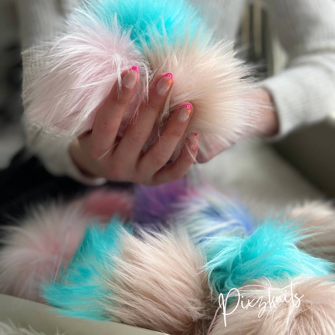 Small Faux Fur pom